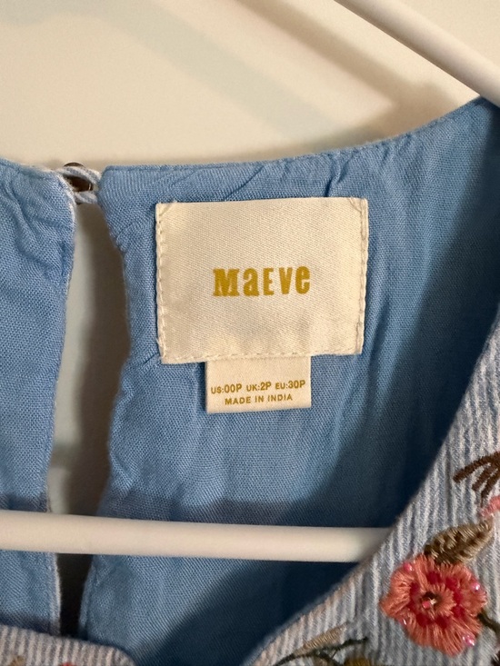 Maeve by Anthropologie embroidered dress in a soft blue seersucker fabric - Picture 3 of 7